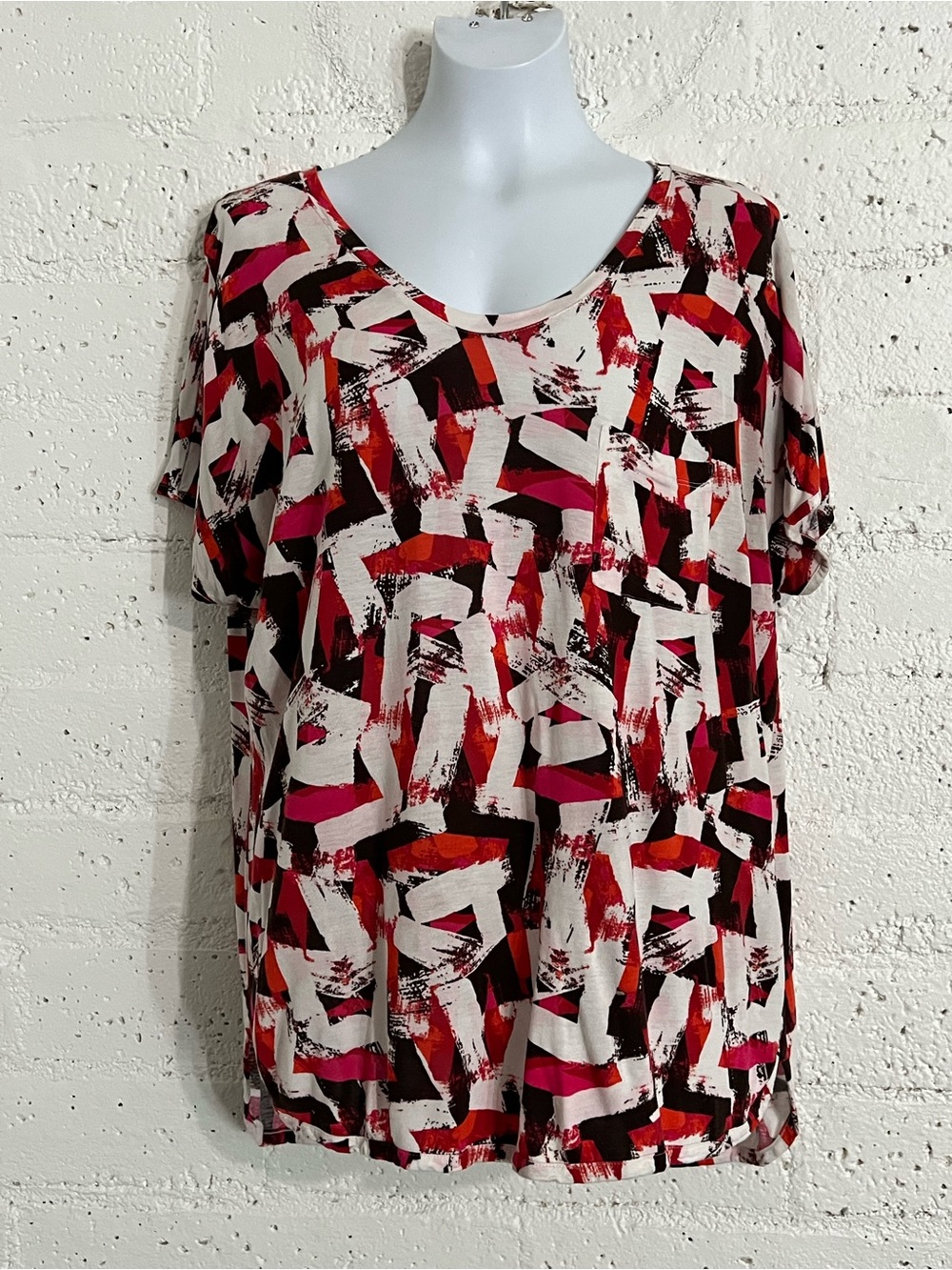 Liz Clairbore Top XLT Tall Red Geometric Print Short Sleeve Round Neck Rayon H3